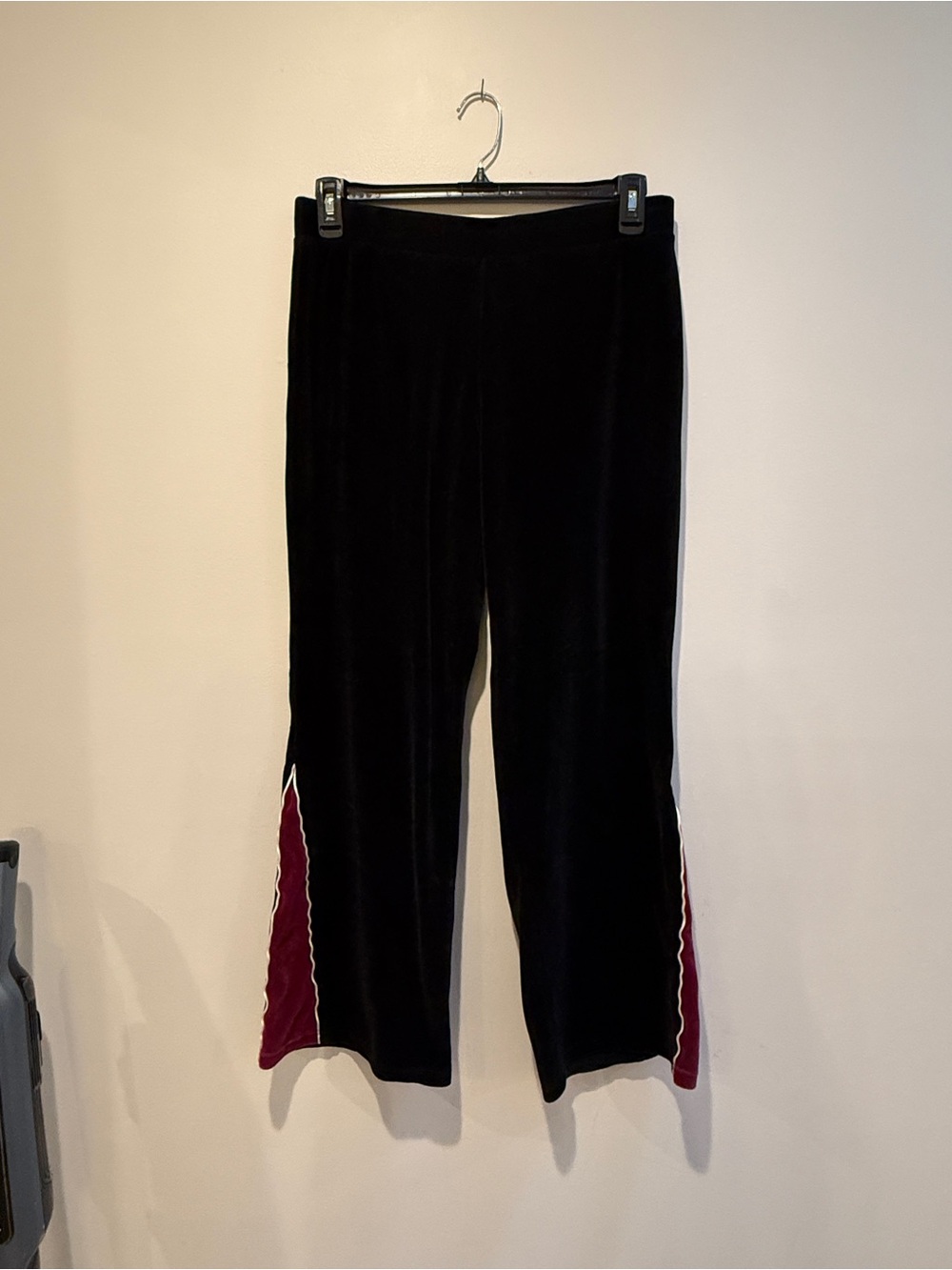 Gloria Vanderbilt Black Velour Hoodie & Burgundy Accent Flared Pants Y2K Vintage - Picture 4 of 6